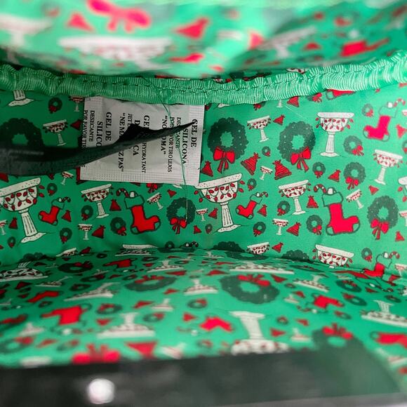 Loungefly Snoopy Christmas Wreath Crossbody Woodstock Peanuts Light Up Holiday - Picture 9 of 13